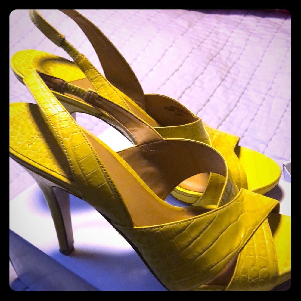 Nine West Size 10.5 Yellow 3 inch sandal heel,